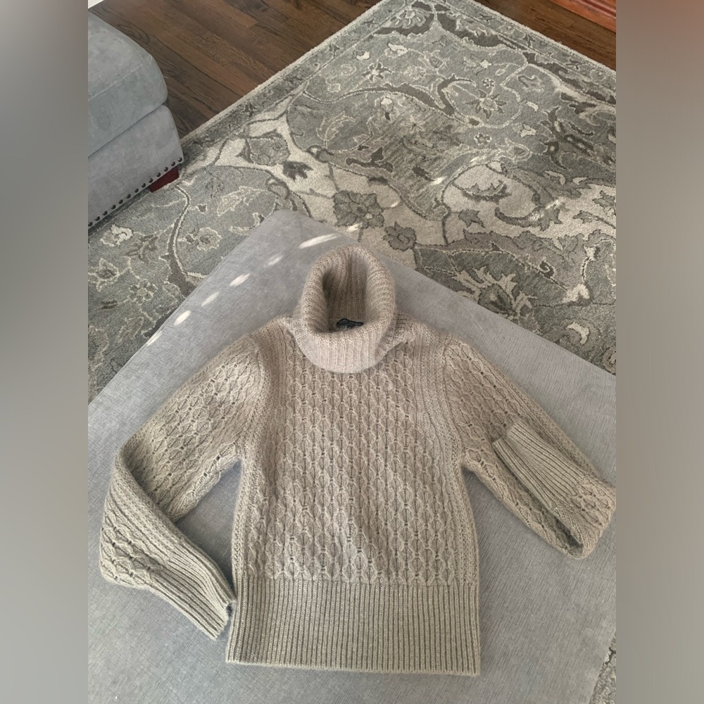 Banana Republic Turtleneck woman’s Sweater size S/P